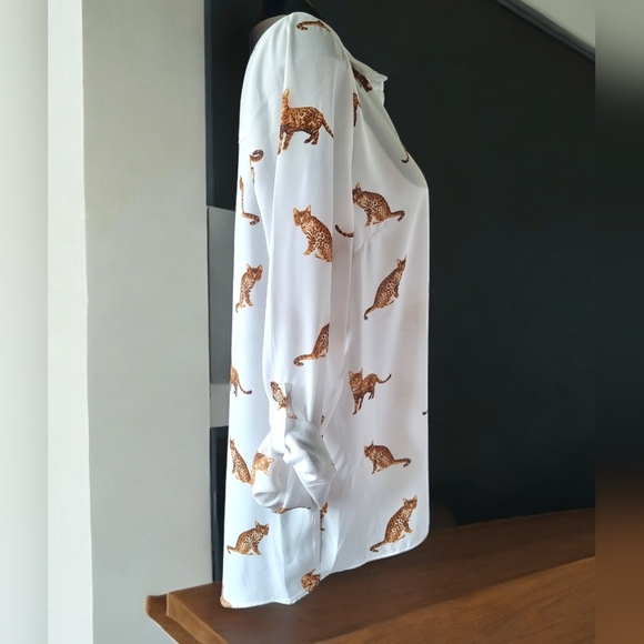 Bengal Semi-Sheer Lightweight Flowy Cat Blouse - Picture 3 of 9
